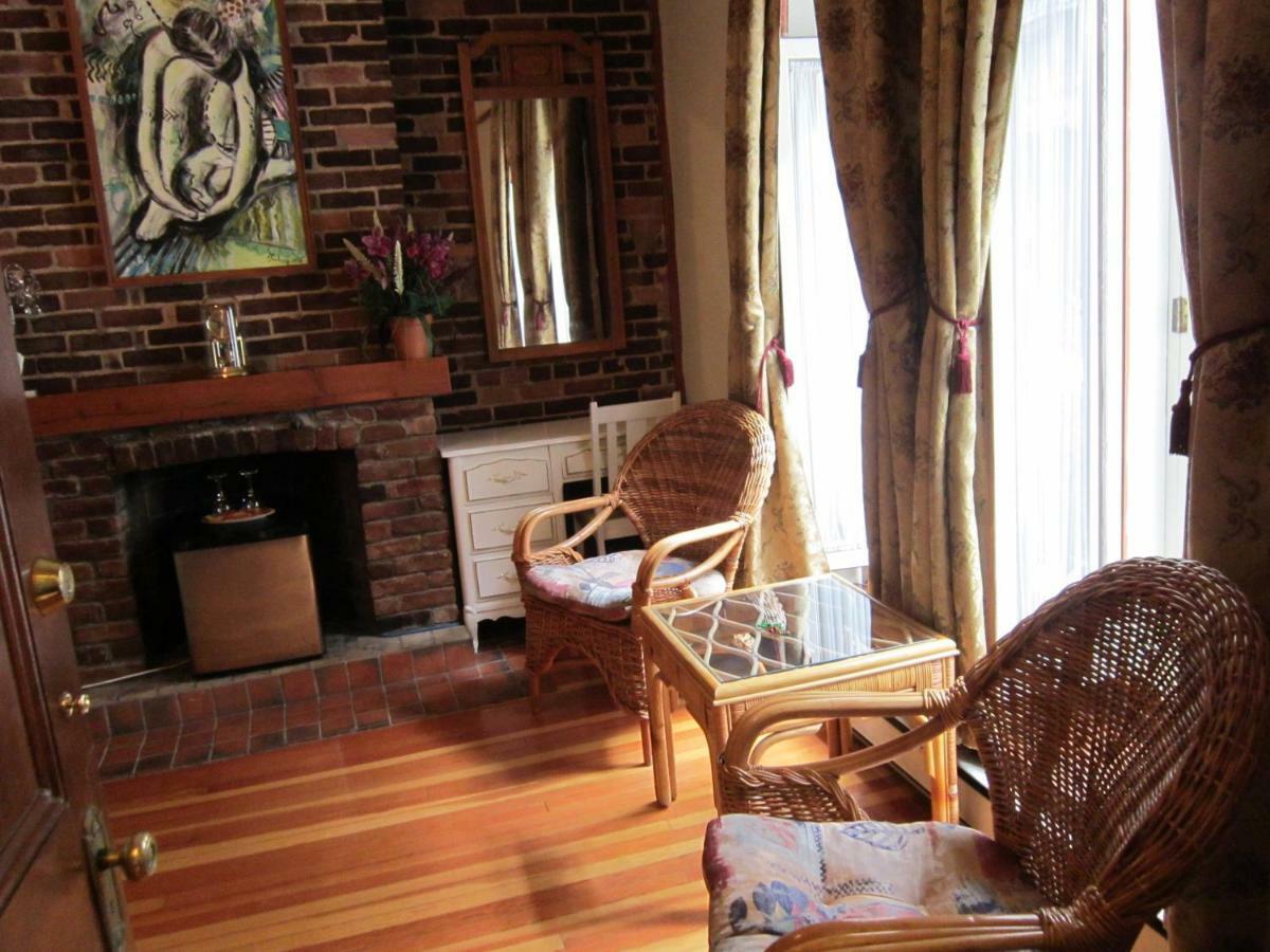 De La Fontaine Bed & Breakfast Quebec City